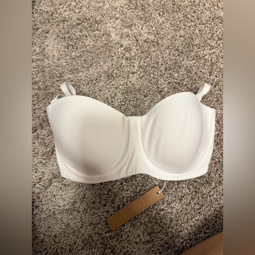 Skims 30D White Fits Everybody Strapless Bra. ⚡️💕